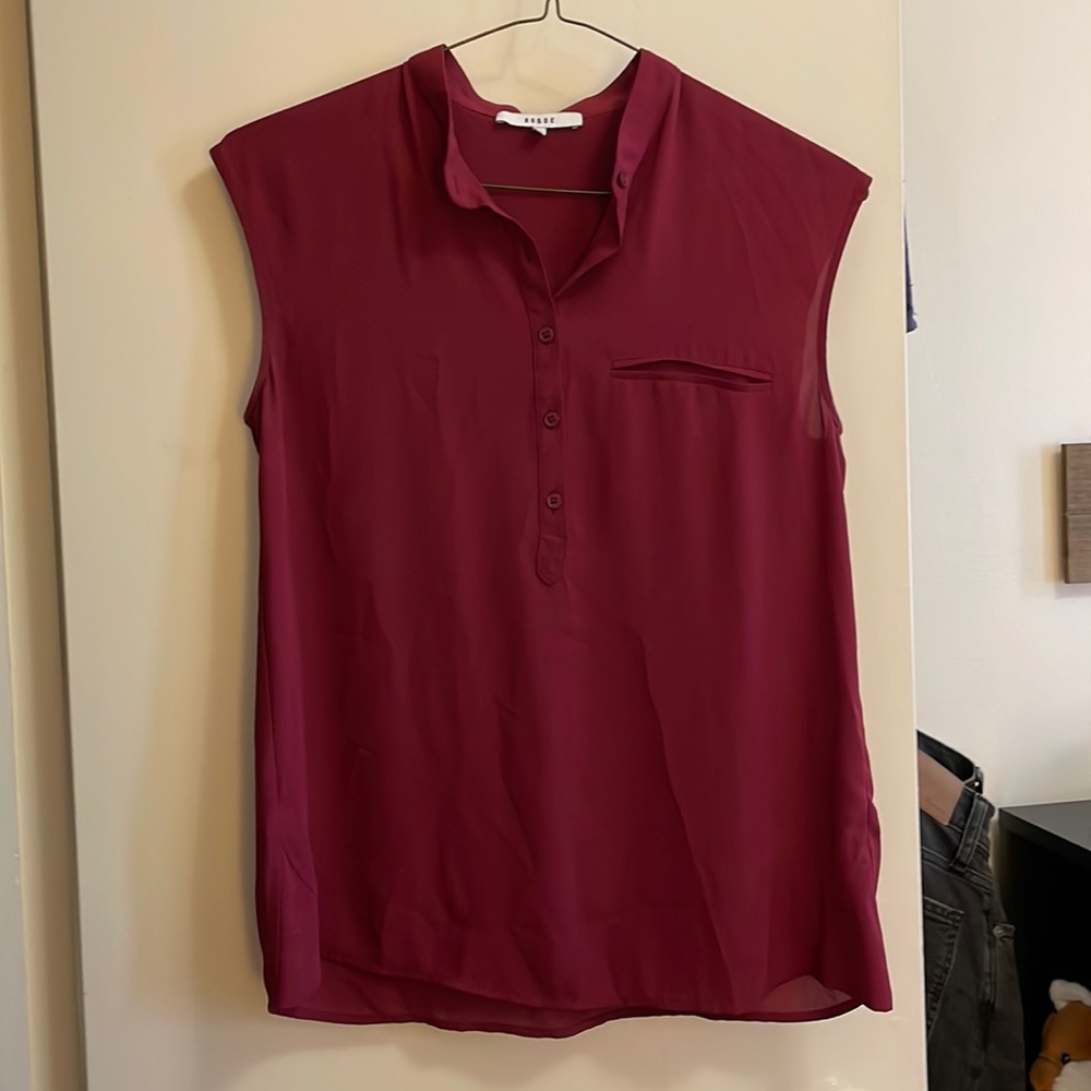 Ro & De berry colored shell tank top, S